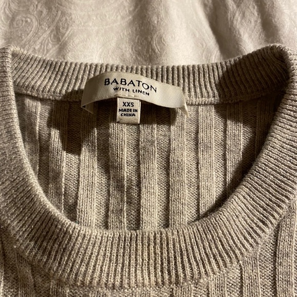 Aritzia grey cropped long sleeve sweater - Picture 2 of 3